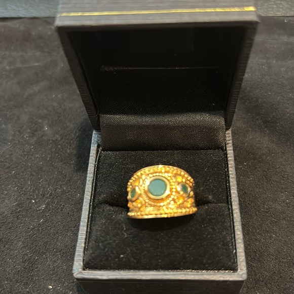 18kt over sterling Emerald ring! Beautiful! Size 5 - Picture 2 of 5